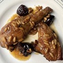 Muslo Pollo Payés Rustido Pasas y Piñones
